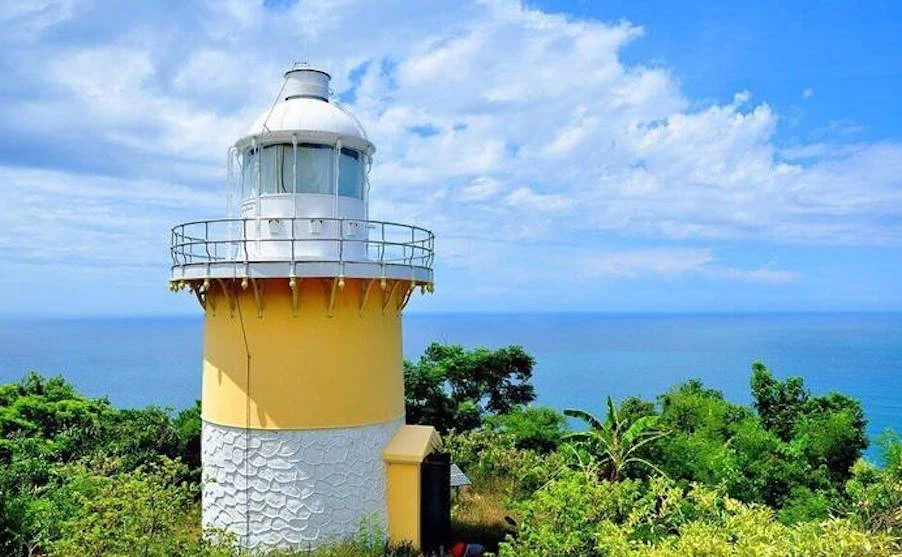 ngọn hải đăng tiên sa cổ kính trên bán đảo sơn trà đà nẵng