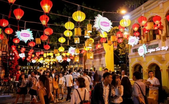 Phố cổ Hội An lung linh huyền ảo rực rỡ sắc màu đèn lồng về đêm bên dòng sông Hoài
