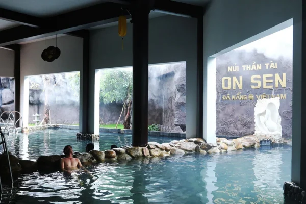 Công viên suối khoáng nóng Núi Thần Tài trải nghiệm ngâm khoáng nóng Onsen giữa núi rừng