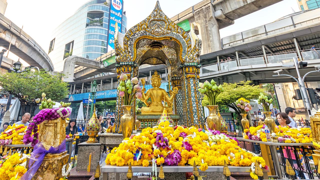 Đền thờ Thần Tứ Diện Erawan Bangkok linh thiêng thu hút triệu du khách thập phương