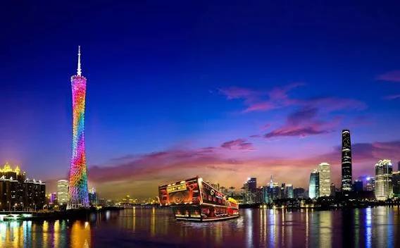 Tháp truyền hình Quảng Châu Canton Tower tòa tháp xoắn ốc biểu tượng bên dòng sông Châu Giang