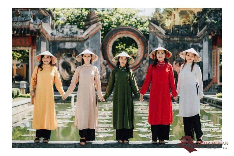 áo dài thụng truyền thống phom dáng xưa chụp ảnh di sản phố cổ hội an
