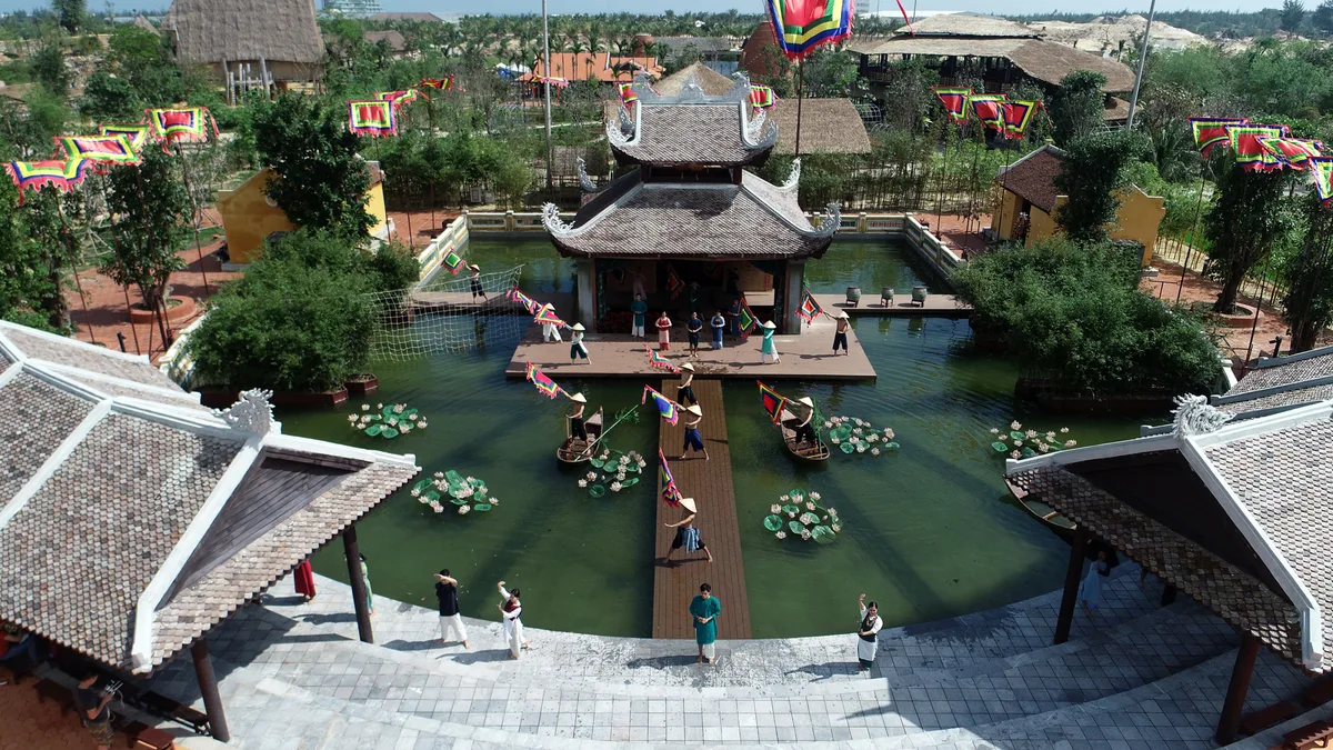 kinh nghiệm đi VinWonders Nam Hội An ngày mưa trình diễn show nghệ thuật tại đảo văn hóa