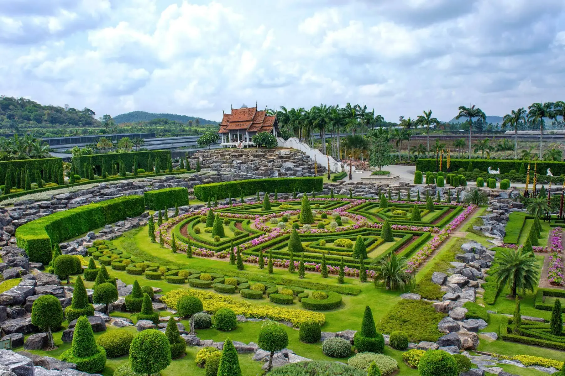Vườn Bách Thảo Nhiệt Đới Nong Nooch Tropical Garden tuyệt đẹp tại Pattaya