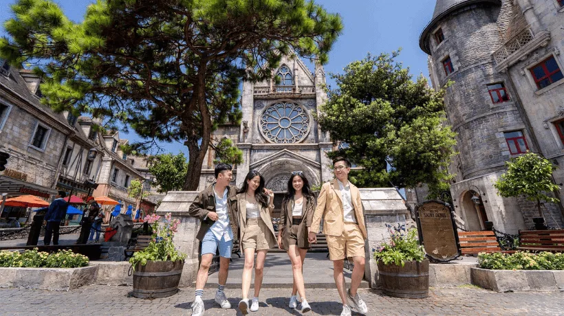 what to wear in da nang warm light jacket and French style outfit on Ba Na Hills