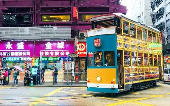 Trải nghiệm xe điện Ding Ding 2 tầng hoài cổ độc đáo len lỏi qua phố phường trung tâm Hồng Kông